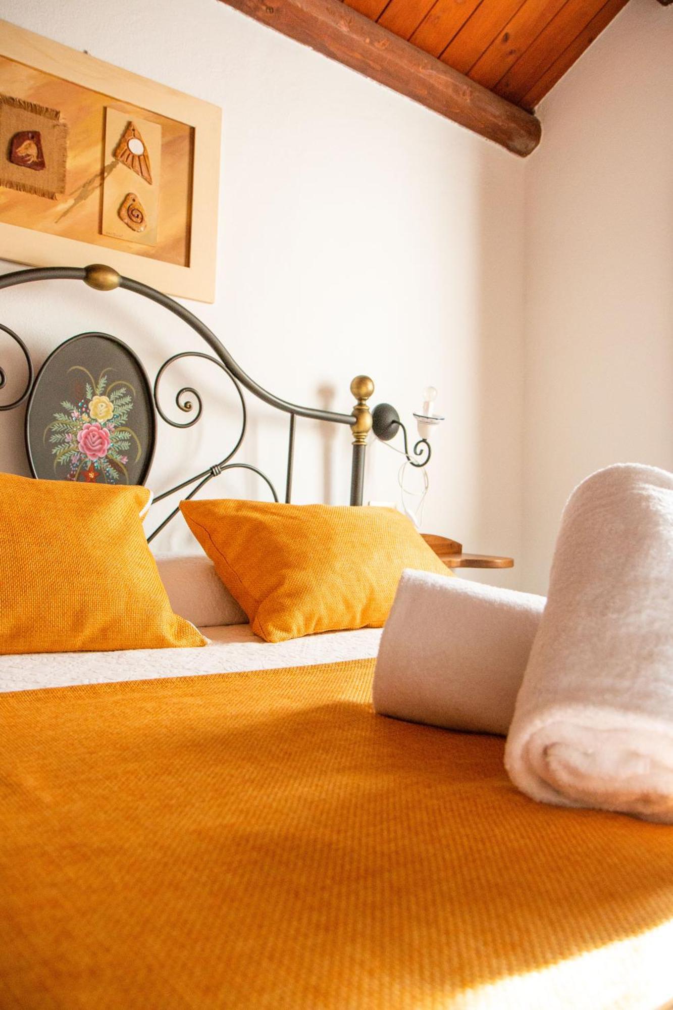 S'Ammentu House Hotel บอซา ภายนอก รูปภาพ