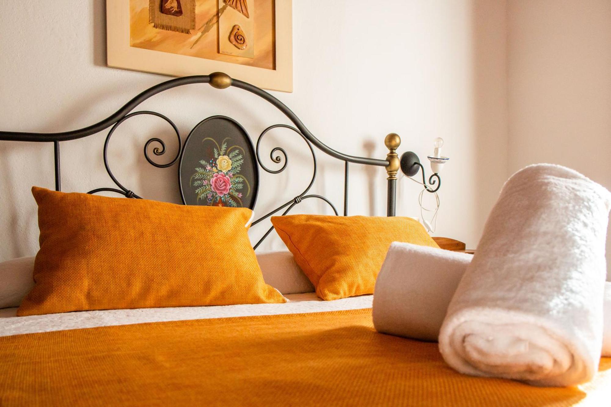S'Ammentu House Hotel บอซา ภายนอก รูปภาพ