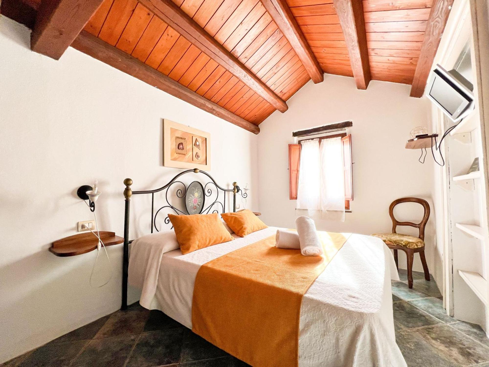 S'Ammentu House Hotel บอซา ภายนอก รูปภาพ